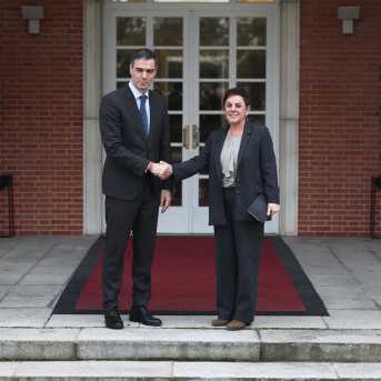 El presidente del Gobierno, Pedro Sánchez, recibe a la portavoz de EH Bildu en el Congreso, Mertxe Aizpurua, en el Palacio de la Moncloa, a 13 de marzo de 2025, en Madrid (España). Eduardo Parra - Europa Press