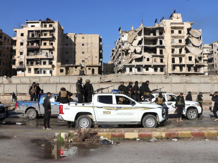 Imagen de archivo de mimebros de las fuerzas de seguridad interna de Siria desplegados a la entrada del barrio de Seij Maqsud, en Alepo (norte) Europa Press/Contacto/Stringer