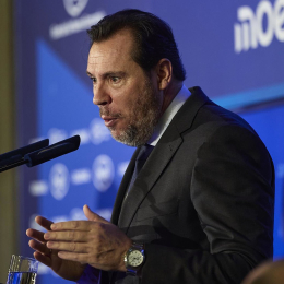 El ministro de Transportes y Movilidad Sostenible, Óscar Puente, durante un desayuno informativo de Nueva Economía Fórum, en el Real Casino Gran Círculo, a 15 de enero de 2026, en Madrid (España). Jesús Hellín - Europa Press