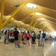 Varios pasajeros en la zona de facturación de la Terminal 4 del Aeropuerto Adolfo Suárez Madrid-Barajas, a 1 de agosto de 2023, en Madrid (España).  Jesús Hellín - Europa Press