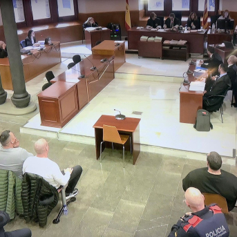 Siete acusados, algunos de ellos miembros de 'Casuals', este lunes en la Audiencia de Barcelona EUROPA PRESS Siete acusados, algunos de ellos miembros de 'Casuals', este lunes en la Audiencia de Barcelona EUROPA PRESS