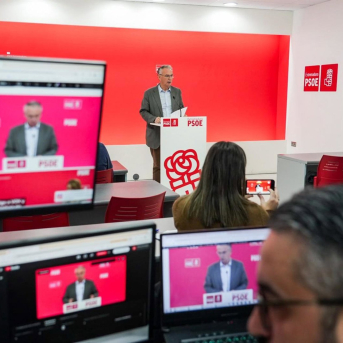 El presidente de la Comisión Gestora del PSOE de Extremadura, José Luis Quintana, en rueda de prensa PSOE DE EXTREMADURA
