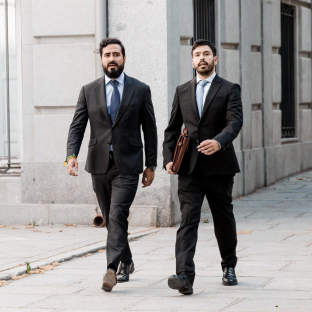 El eurodiputado y líder de Se Acabó La Fiesta (SALF), Luis 'Alvise' Pérez, (i) a su llegada al Tribunal Supremo, a 20 de junio, en Madrid (España). Carlos Luján - Europa Press El eurodiputado y líder de Se Acabó La Fiesta (SALF), Luis 'Alvise' Pérez, (i) a su llegada al Tribunal Supremo, a 20 de junio, en Madrid (España). Carlos Luján - Europa Press