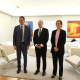 El presidente del Gobierno, Pedro Sánchez, acompañado por la ministra de Sanidad, Mónica García, junto al director regional de la OMS para Europa, Hans Kluge. POOL MONCLOA/FERNANDO CALVO