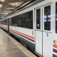 Tren de Renfe estacionado en la vía. Imagen de archivo RENFE