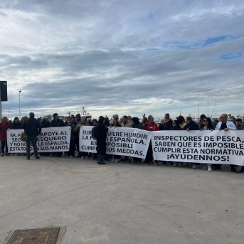 Protesta en Santa Pola por el nuevo Reglamento de Control de Pesca de la Unión Europea (UE) COFRADÍA DE PESCADORES DE SANTA POLA