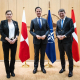 La ministra de Exteriores de Groenlandia, Vivian Motzfeldt, el secretario general de la OTAN, Mark Rutte, y el ministro de Defensa de Dinamarca, Troels Lund Poulsen. OTAN