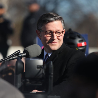 El presidente de la Cámara de Representantes de EEUU, Mike Johnson, en declaraciones a la prensa en Washington. Europa Press/Contacto/Gent Shkullaku El presidente de la Cámara de Representantes de EEUU, Mike Johnson, en declaraciones a la prensa en Washington. Europa Press/Contacto/Gent Shkullaku