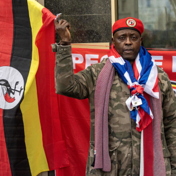 Manifestante opositor ugandés en una protestas registrada en Londres contra el presidente Museveni. Europa Press/Contacto/Krisztian Elek Manifestante opositor ugandés en una protestas registrada en Londres contra el presidente Museveni. Europa Press/Contacto/Krisztian Elek