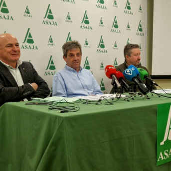 Asaja encara 2026 con inquietud por las enfermedades ganaderas y la fauna salvaje tras un año agrícola malo y a peor