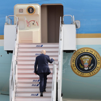 El presidente de EEUU, Donald Trump, sube al Air Force One Europa Press/Contacto/POOL El presidente de EEUU, Donald Trump, sube al Air Force One Europa Press/Contacto/POOL