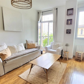 HomeExchange. HOMEEXCHANGE