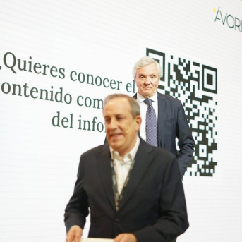 De frente, el director de Averis Insight, Juan Carlos González Martín; detrás, director de Relaciones Institucionales y Comunicación, Carlos Garrido durante la presentación del informe "Ávoris Travel Insights 2026". PABLO R. SECO De frente, el director de Averis Insight, Juan Carlos González Martín; detrás, director de Relaciones Institucionales y Comunicación, Carlos Garrido durante la presentación del informe "Ávoris Travel Insights 2026". PABLO R. SECO
