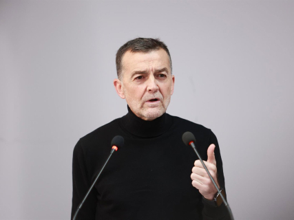 El coordinador federal de Izquierda Unida y candidato de Por Andalucía a la presidencia de la Junta de Andalucía, Antonio Maíllo interviene durante la rueda de prensa. A 12 de enero de 2026, en Sevilla (Andalucía, España).  Rocío Ruz - Europa Press