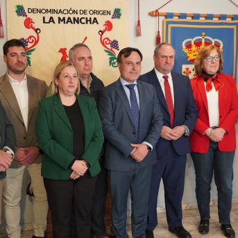 Bonilla renueva al frente de la DO La Mancha y llama a las bodegas a impulsar el vino blanco airén Bonilla renueva al frente de la DO La Mancha y llama a las bodegas a impulsar el vino blanco airén