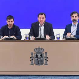 El ministro de Transportes y Movilidad Sostenible, Óscar Puente (c), junto al director de Tráfico de Adif, Ángel García de la Bandera (d), y al director de Operaciones de Renfe, José Alfonso Gálvez (i). Gustavo Valiente - Europa Press
