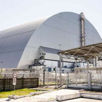 Fotografía del sarcófago de protección del reactor de la central de Chernóbil que sufrió un accidente nuclear en 1986 Michael Brochstein/ZUMA Press Wi / DPA Fotografía del sarcófago de protección del reactor de la central de Chernóbil que sufrió un accidente nuclear en 1986 Michael Brochstein/ZUMA Press Wi / DPA