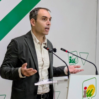 El coordinador regional de IU Andalucía, Toni Valero, en rueda de prensa. (Foto de archivo). IU-A