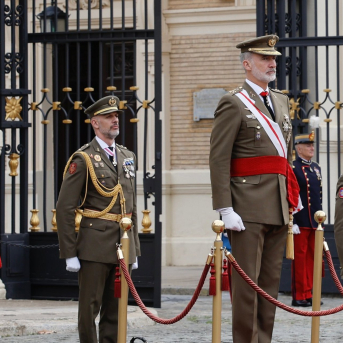 El Rey Felipe VI participa en el 40 aniversario de la jura de la bandera de la XLV promoción de la Academia General Militar, a 15 de noviembre de 2025, en Zaragoza. Casa de S.M. el Rey El Rey Felipe VI participa en el 40 aniversario de la jura de la bandera de la XLV promoción de la Academia General Militar, a 15 de noviembre de 2025, en Zaragoza. Casa de S.M. el Rey