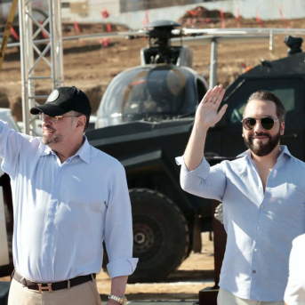 El presidente de Costa Rica, Rodrigo Chaves, y su homólogo salvadoreño, Nayib Bukele Europa Press/Contacto/Alonso Tenorio El presidente de Costa Rica, Rodrigo Chaves, y su homólogo salvadoreño, Nayib Bukele Europa Press/Contacto/Alonso Tenorio