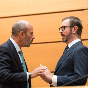 PP y PSOE se alían en el Senado para ligar el sueldo de los senadores a la subida de los funcionarios hasta 2026 PP y PSOE se alían en el Senado para ligar el sueldo de los senadores a la subida de los funcionarios hasta 2026