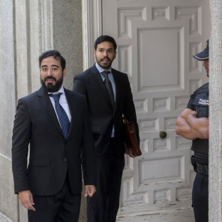 El eurodiputado y líder de Se Acabó La Fiesta (SALF), Luis 'Alvise' Pérez (I), a su llegada al Tribunal Supremo, a 5 de junio de 2025, en Madrid (España). Alberto Ortega - Europa Press El eurodiputado y líder de Se Acabó La Fiesta (SALF), Luis 'Alvise' Pérez (I), a su llegada al Tribunal Supremo, a 5 de junio de 2025, en Madrid (España). Alberto Ortega - Europa Press