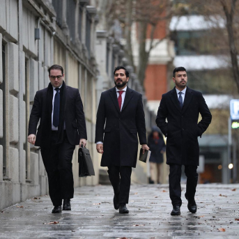 El eurodiputado y líder de Se Acabó la Fiesta (SALF), Luis 'Alvise' Pérez (c), a su llegada al Tribunal Supremo, a 26 de enero de 2026, en Madrid (España). Alejandro Martínez Vélez - Europa Press