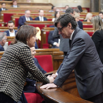 La consellera Paneque y el presidente Illa, en una imagen de archivo David Zorrakino - Europa Press