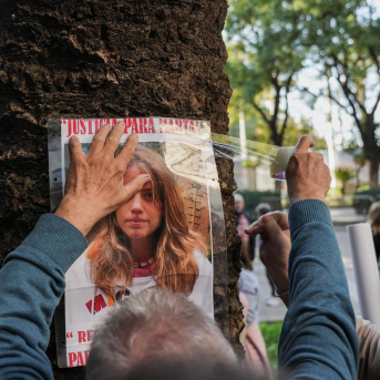 Pegada de un cartel con una foto de Marta del Castillo durante la concentración ante los juzgados por el 15 aniversario del asesinato de Marta del Castillo. A 24 de enero de 2024, en Sevilla (Andalucía, España).  María José López - Europa Press