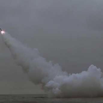 Imagen de archivo del lanzamiento de un misil desde Corea del Norte Uncredited/Kcna/Kns/Dpa