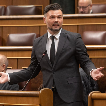 Rufián evita exigir la dimisión de Puente que plantea Junqueras y subraya que el ministro da explicaciones “24/7”