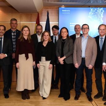 Los asistentes a la jornada, en la foto de familia