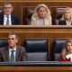 El presidente del Gobierno, Pedro Sánchez y la vicepresidenta segunda y ministra de Trabajo, Yolanda Díaz, durante una sesión plenaria extraordinaria en el Congreso de los Diputados, a 27 de enero de 2026, en Madrid (España). Eduardo Parra - Europa Press