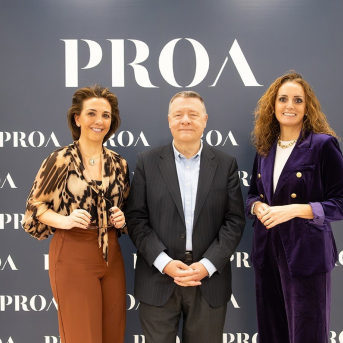 De izquierda a derecha: Lucía Casanueva, Jordi Sevilla y Valvanuz Serna Ruiz. PROA COMUNICACIÓN