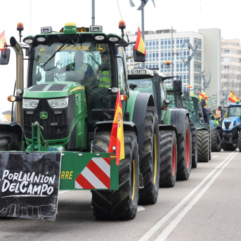Varios tractores durante una nueva jornada de protestas de agricultores y ganaderos, a 15 de marzo de 2024 Photogenic/Claudia Alba - Europa Press