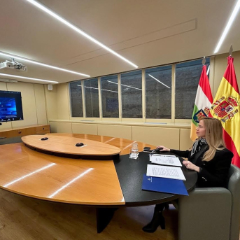 La presidenta del Parlamento riojano destaca la oportunidad de la CALRE para llevar la voz de las cámaras regionales a Europa La presidenta del Parlamento riojano destaca la oportunidad de la CALRE para llevar la voz de las cámaras regionales a Europa