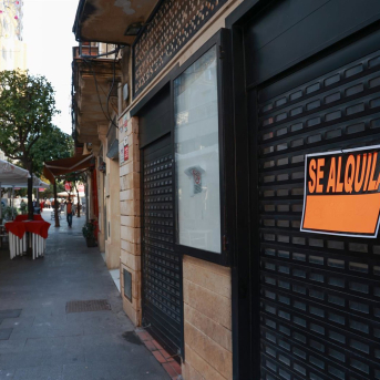Un local comercial cerrado y con un cartel de alquiler en Jerez. ROCÍO RUZ/EUROPA PRESS Un local comercial cerrado y con un cartel de alquiler en Jerez. ROCÍO RUZ/EUROPA PRESS