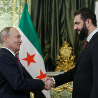 El presidente ruso, Vladimir Putin, recibe al presidente interino sirio, Ahmed al Shara, en Moscú. Europa Press/Contacto/Gavriil Grigorov