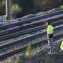 Tramo de vía en Adamuz con personal por el accidente ferroviario. A 20 de enero de 2026, en Adamuz (Córdoba, Andalucía, España). Joaquin Corchero - Europa Press