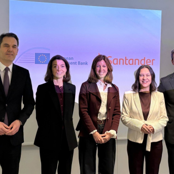 Firma del acuerdo entre el BEI y Banco Santander para financiar a empresas de defensa, seguridad, tecnologías limpias e infraestructuras digitales. SANTANDER