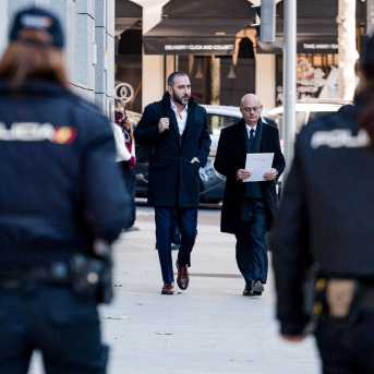 El empresario Víctor de Aldama a su llegada al interrogatorio del juez instructor del 'caso Koldo', en la Audiencia Nacional, a 27 de noviembre de 2025, en Madrid (España) Carlos Luján - Europa Press El empresario Víctor de Aldama a su llegada al interrogatorio del juez instructor del 'caso Koldo', en la Audiencia Nacional, a 27 de noviembre de 2025, en Madrid (España) Carlos Luján - Europa Press