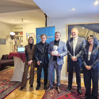 La Federación Española de Familias de Cáncer Infantil presenta el robot AV1. FEDERACIÓN ESPAÑOLA DE FAMILIAS DE CÁNCER INFANTIL