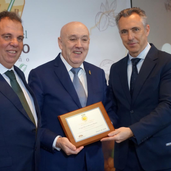 El alcalde de Moralzarzal, distinguido con el Garbanzo Dorado por su apoyo al producto madrileño