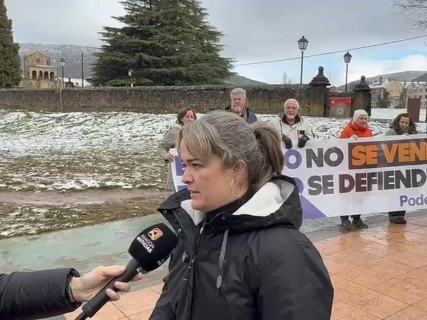 La candidata de Podemos Alianza Verde, María Goikoetxea, este domingo en Jaca. PODEMOS AV