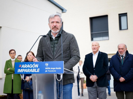 El candidato del PP a la Presidencia del Gobierno de Aragón,Joge Azcón, en Calatayud. PARTIDO POPULAR