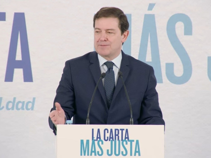 El presidente del PP de Castilla y León, Alfonso Fernández Mañueco, clausura un acto sobre financiación autonómica en Villamuriel de Cerrato (Palencia) PPCYL