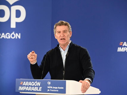 El presidente del PP, Alberto Nuñez Feijóo, durante una comida mitin, en el Hotel Valdeherrera, a 1 de febrero de 2026, en Calatayud, Zaragoza, Aragón (España).  Ramón Comet - Europa Press