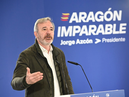 El candidato del PP a la reelección a la Presidencia del Gobierno de Aragón, Jorge Azcón, durante una comida mitin, en el Hotel Valdeherrera, en Calatayud. Ramón Comet - Europa Press