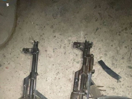 Fusiles AK-47 incautados a supuestos miembros de Boko Haram en Nigeria FUERZAS ARMADAS DE NIGERIA