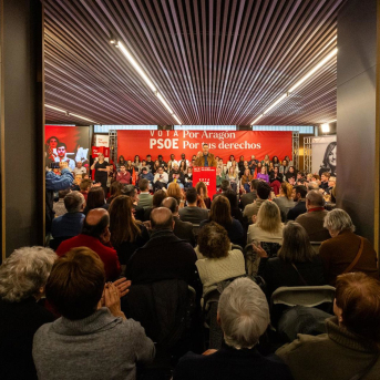 El secretario general del PSOE y presidente del Gobierno de España, Pedro Sánchez (i), durante un mitin de campaña electoral, en Teruel, Aragón (España). Javier Escriche - Europa Press El secretario general del PSOE y presidente del Gobierno de España, Pedro Sánchez (i), durante un mitin de campaña electoral, en Teruel, Aragón (España). Javier Escriche - Europa Press
